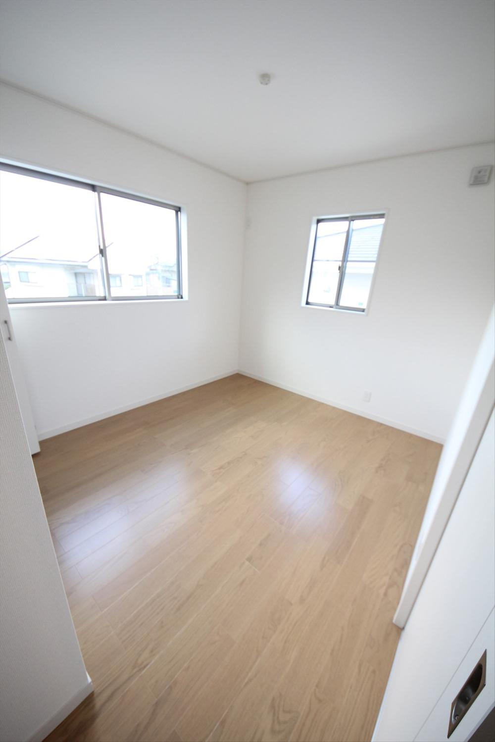 Non-living room. Local (11 May 2013) Shooting