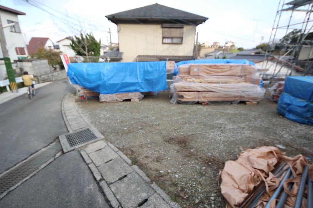 Local photos, including front road. Local (11 May 2013) Shooting