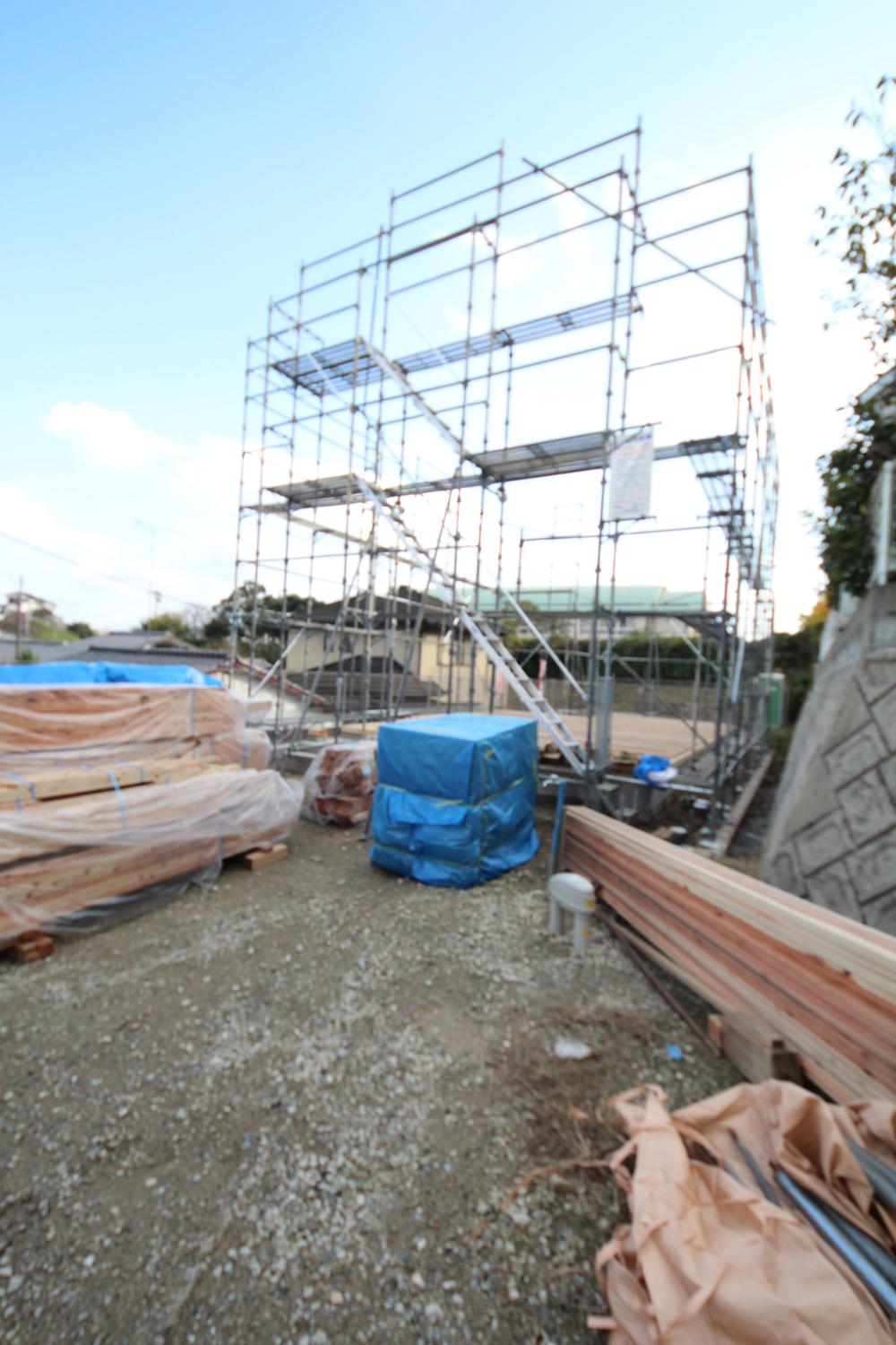 Local appearance photo. Local (11 May 2013) Shooting