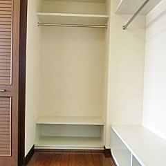 Receipt. Walk-in closet