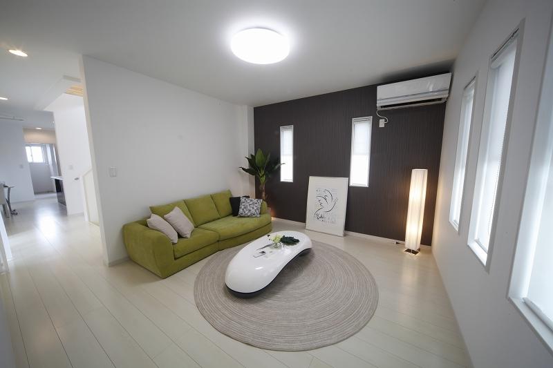 Same specifications photos (living). Our enforcement example Chief priest model room (living)