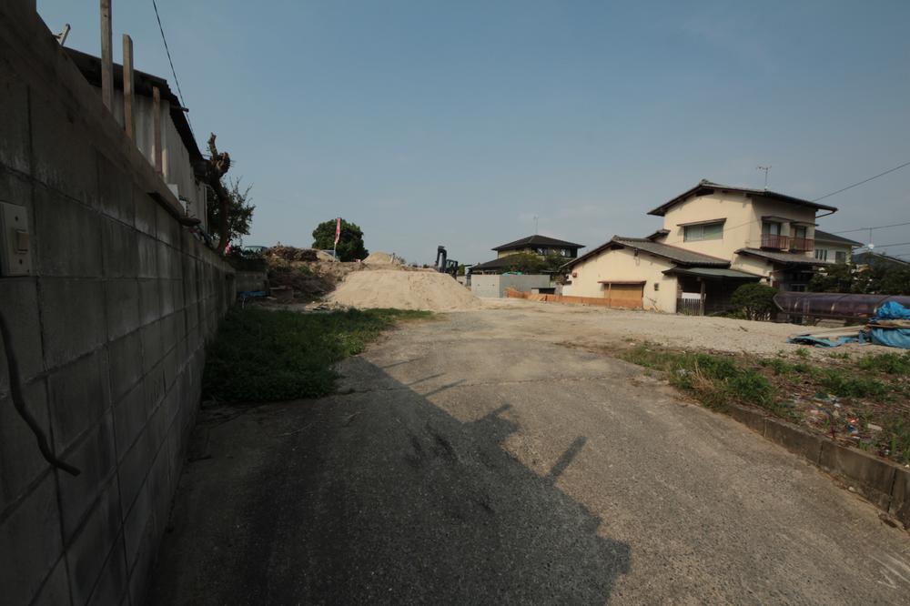 Local photos, including front road. Local (10 May 2013) Shooting