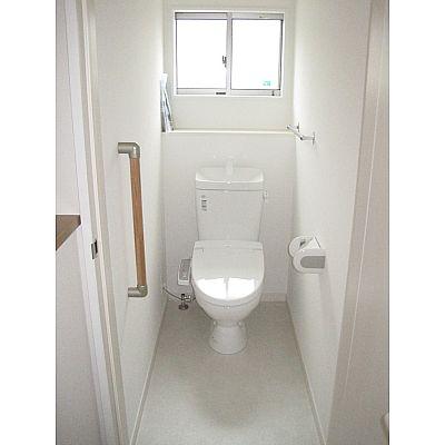 Toilet. Pat ventilation because it is with a small window!