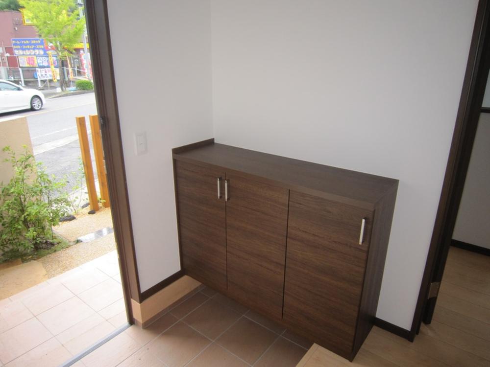 Entrance. Local (September 2013) Shooting