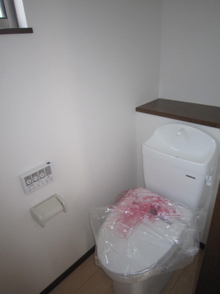 Toilet. Indoor (September 2013) Shooting