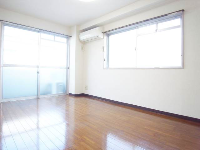 Other room space. It is a bright room with two-sided lighting