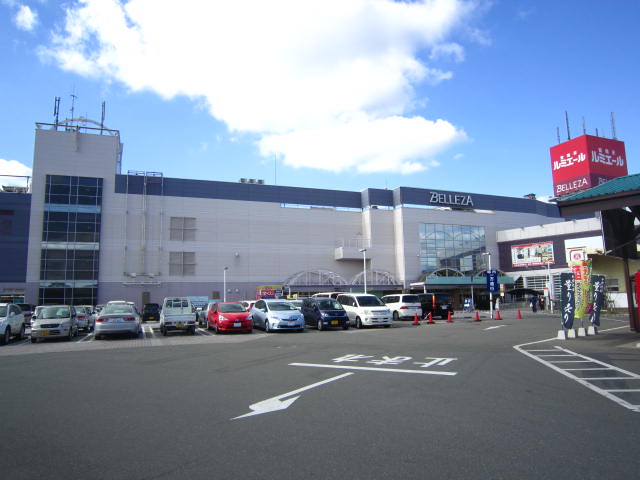 Shopping centre. Chikushino Beressa until the (shopping center) 636m