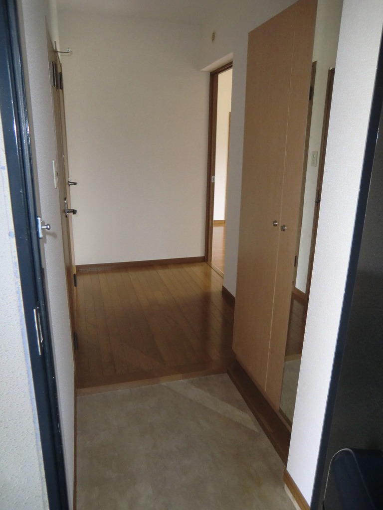 Entrance. Entrance ※ It is a photograph of another in Room.