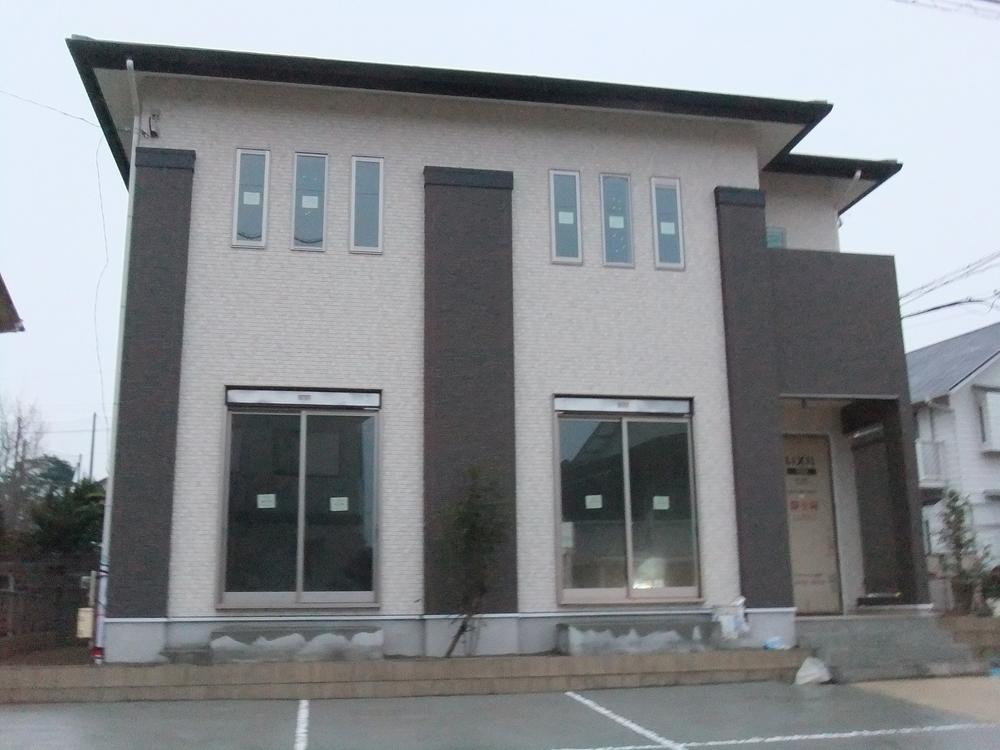 Local appearance photo. Local (12 May 2013) Shooting