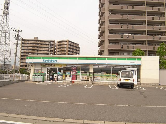 Convenience store. 1300m to Family Mart (convenience store)