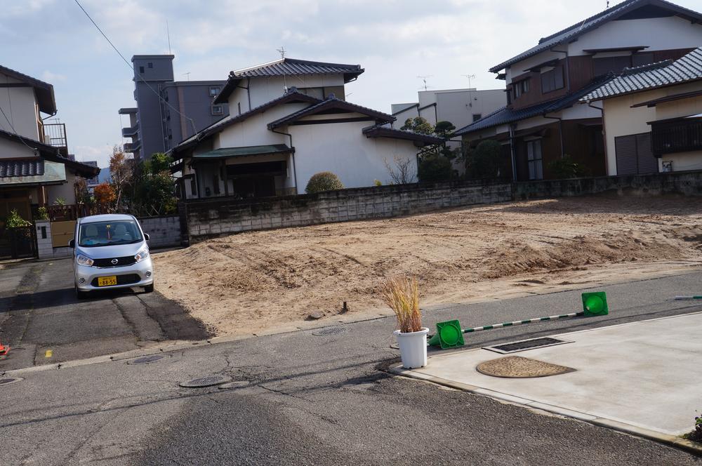 Local photos, including front road. Local (12 May 2013) Shooting