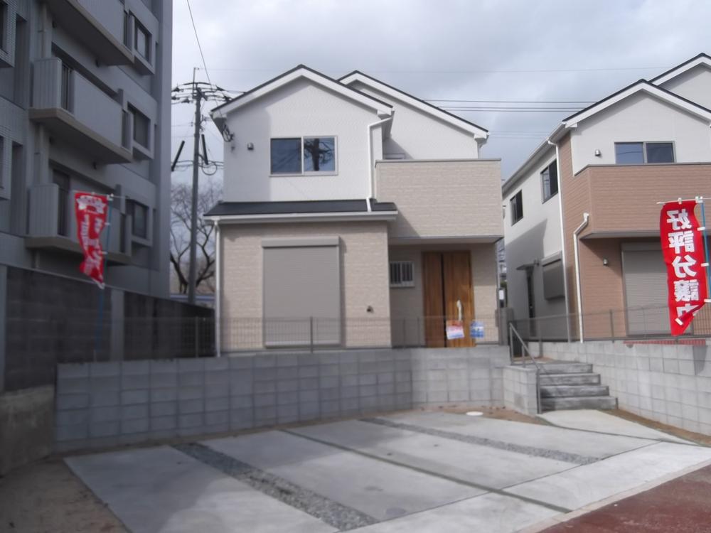 Local appearance photo. Local (11 May 2013) Shooting