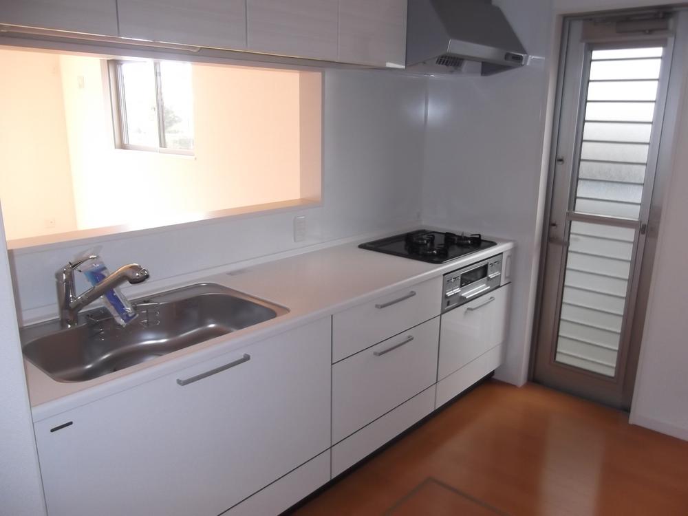 Kitchen. Indoor (11 May 2013) Shooting