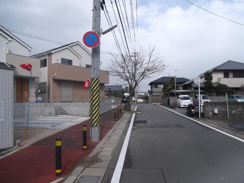 Local photos, including front road. Local (11 May 2013) Shooting