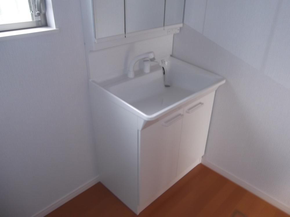 Wash basin, toilet. Indoor (11 May 2013) Shooting