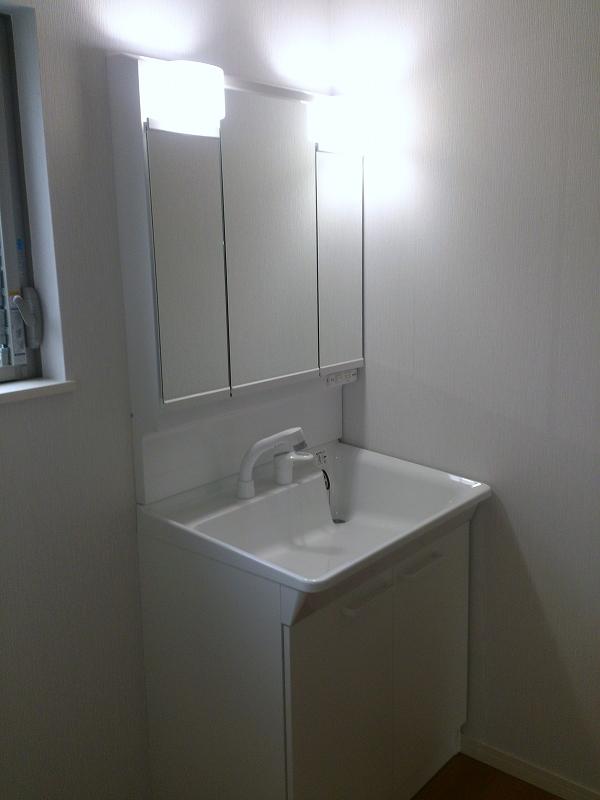 Wash basin, toilet. Indoor (12 May 2013) Shooting