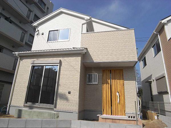 Local appearance photo. Local (11 May 2013) Shooting