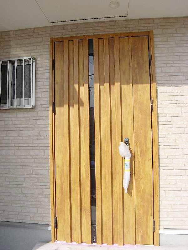 Entrance. Entrance door