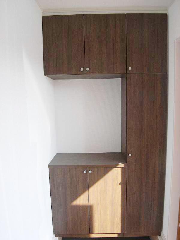 Entrance. Entrance storage