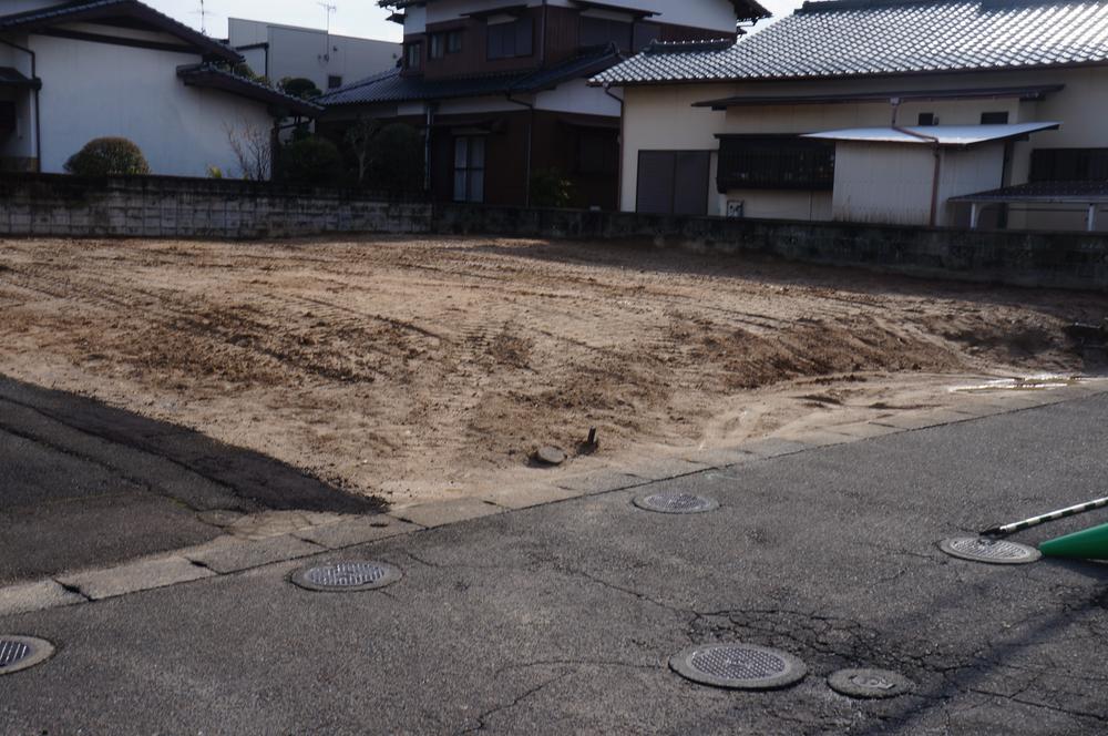 Local photos, including front road. Local (12 May 2013) Shooting