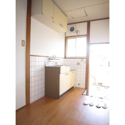 Kitchen. With the top shelf cupboard! Plenty of storage
