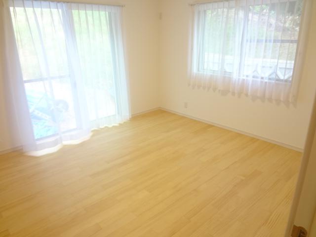 Other introspection. All rooms angle room design, A good ventilation and lighting.