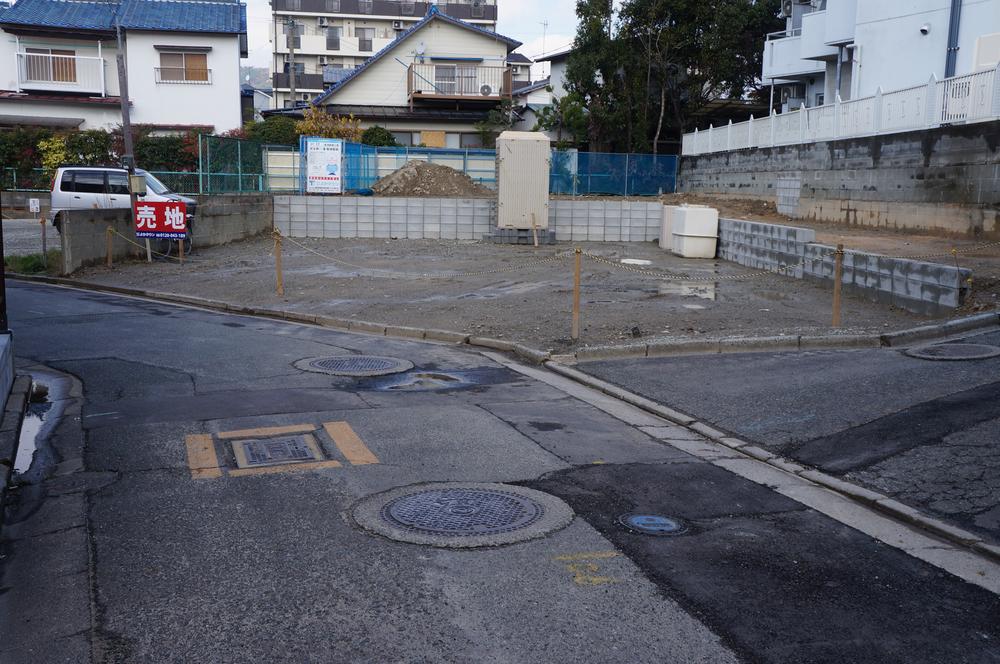 Local photos, including front road. Local (12 May 2013) Shooting