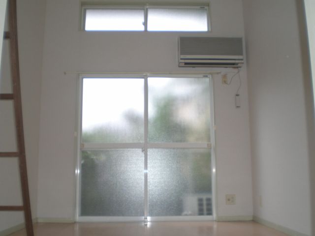 Entrance. From the entrance side