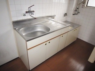 Kitchen. Window There kitchen space