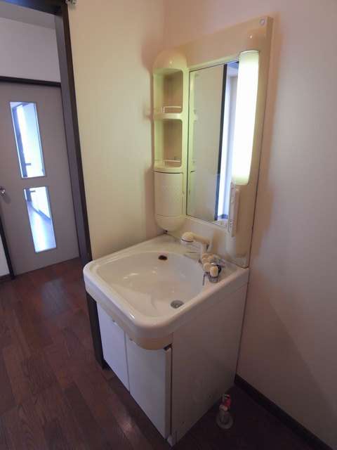 Washroom. Wash basin