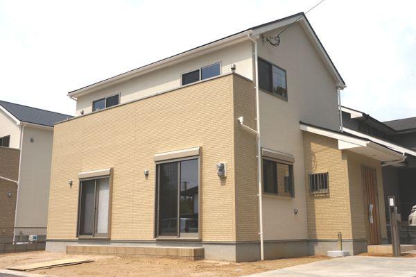 Local photos, including front road. Same construction company It is the same specification