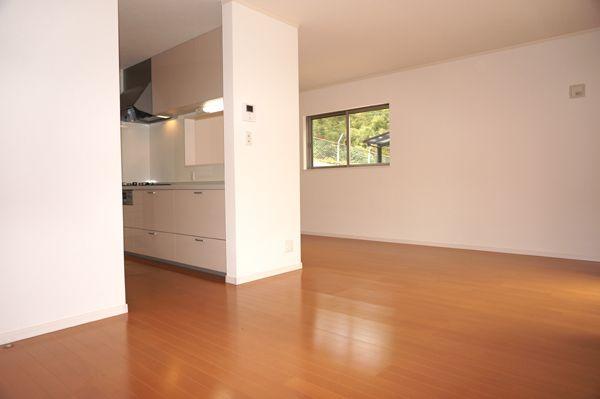 Living. Same construction company It is the same specification