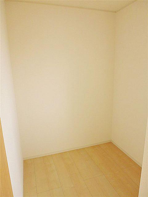 Receipt. Also 2 Pledge certain housed plenty of closet