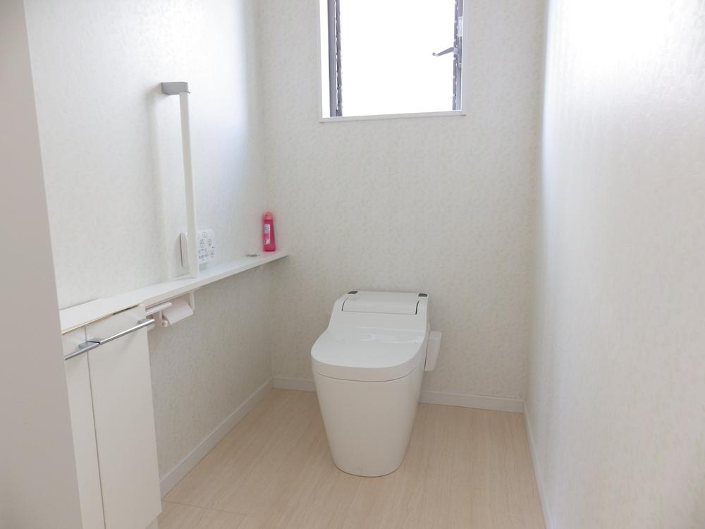 Non-living room. Panasonic La Uno equipped. Saving you the hassle of cleaning toilets.