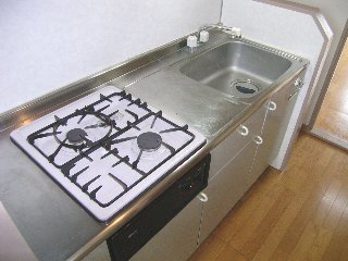 Kitchen. 2-neck with gas stove.