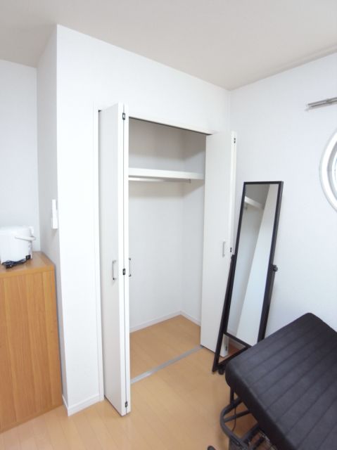 Receipt. Closet (Model Room)