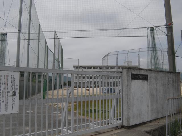 Junior high school. Municipal Tenhai until junior high school (junior high school) 550m