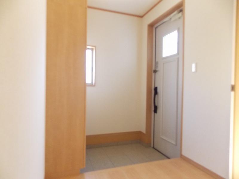 Entrance. Entrance is an internal Bright and spacious entrance with a window I will be looking forward to go home every day (^_^) /