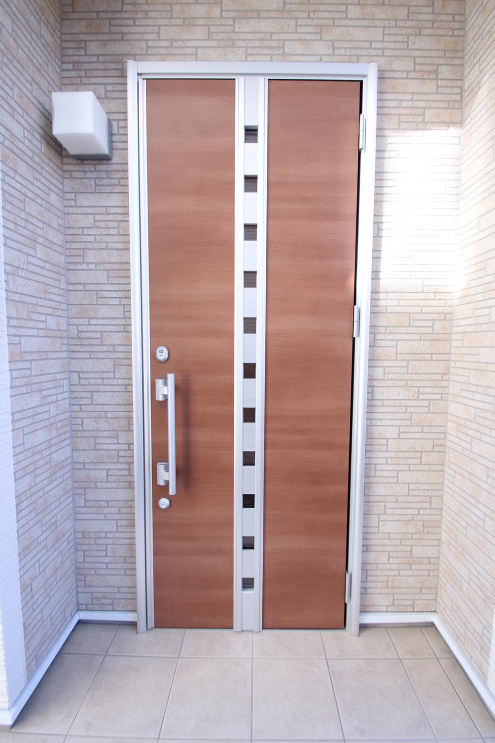 Entrance.  ☆ Image is a photograph at the time of completion ☆