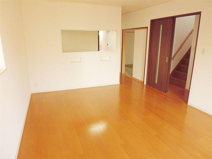 Living. Bright and wide over have living