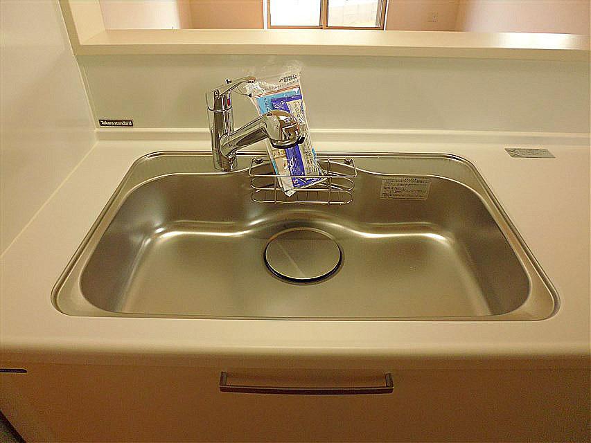 Kitchen. Faucet integrated water purifier