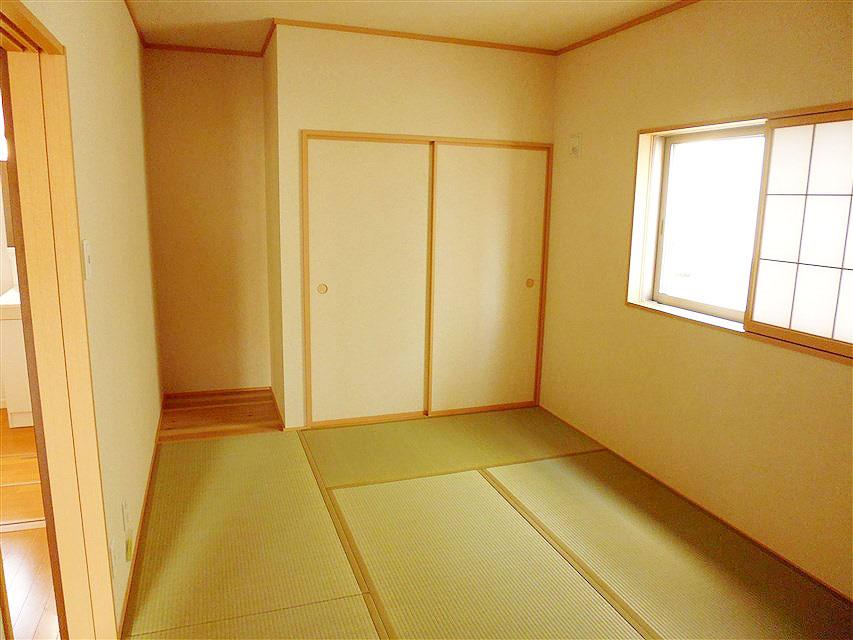Non-living room. Brightness over have Japanese-style room