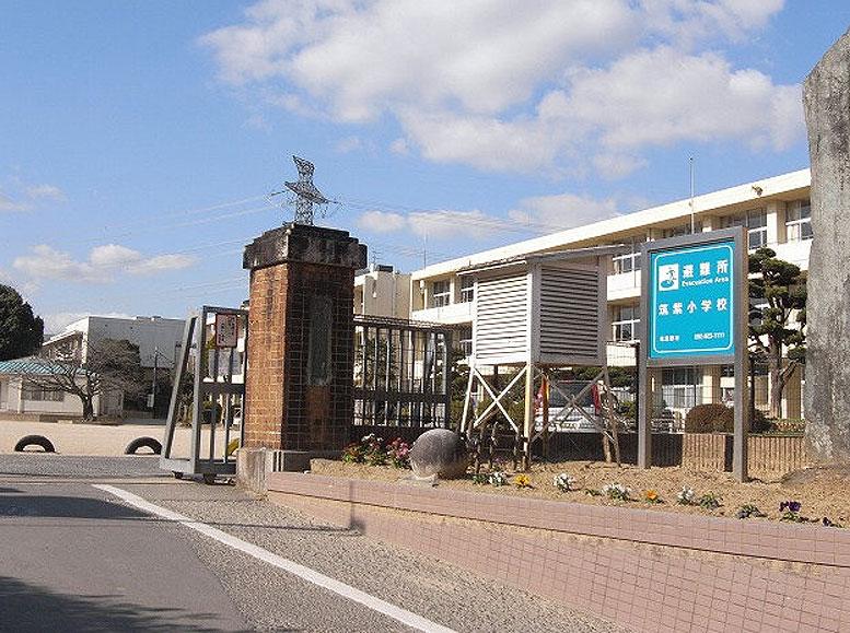 Primary school. Tsukushi 1650m walk about 21 minutes to elementary school