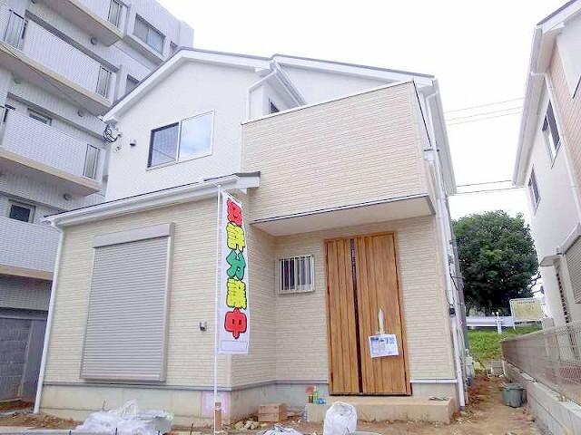 Local appearance photo. Local (12 May 2013) Shooting