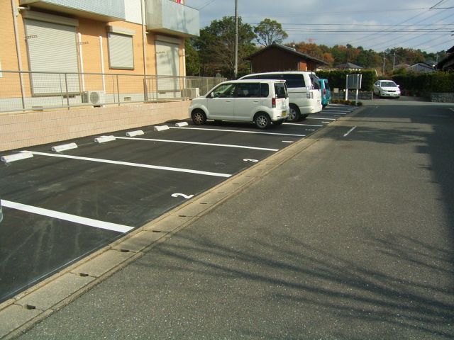 Other room space. Parked easy parking