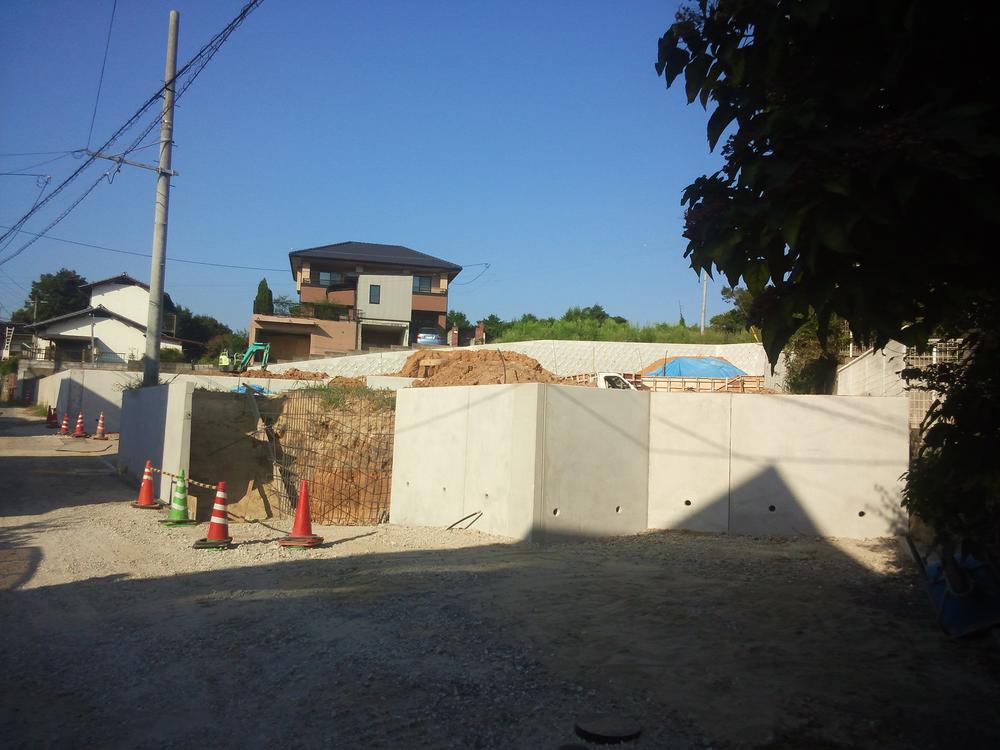 Local photos, including front road. Local (10 May 2013) Shooting