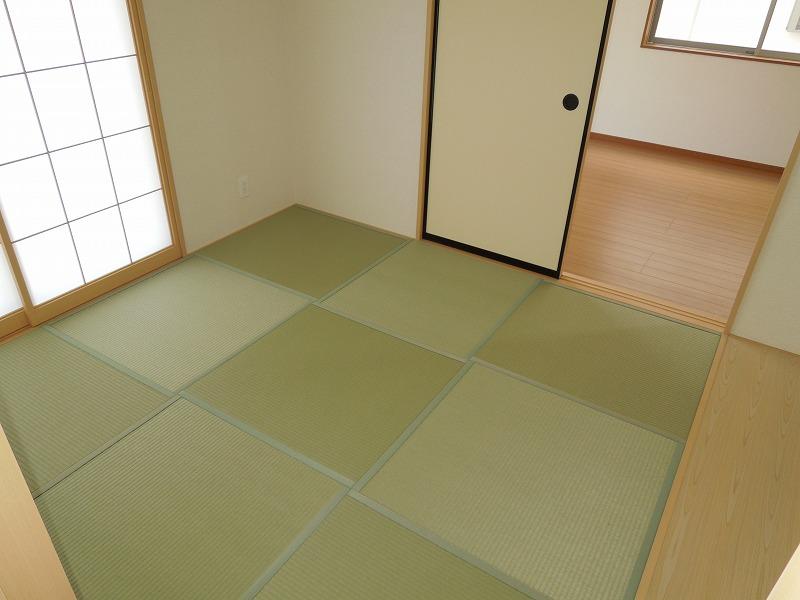 Same specifications photos (Other introspection). Japanese-style room is (^_^) / ~ We arrange the Ryukyu tatami-style (^^) / Unlike general of tatami, It produces a quaint and fell with atmosphere (^_^) /