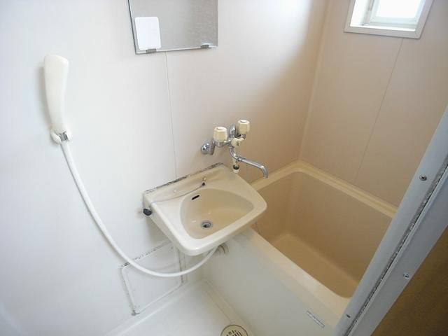 Bath. Bathtub, It is the washstand.