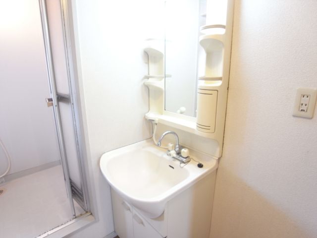 Washroom. Wash basin