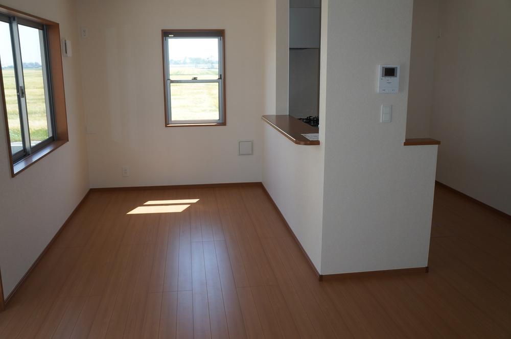 Same specifications photos (living). (Building 2) same specification